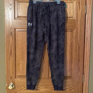Like new! Men’s Under Armour Tie Dye Joggers